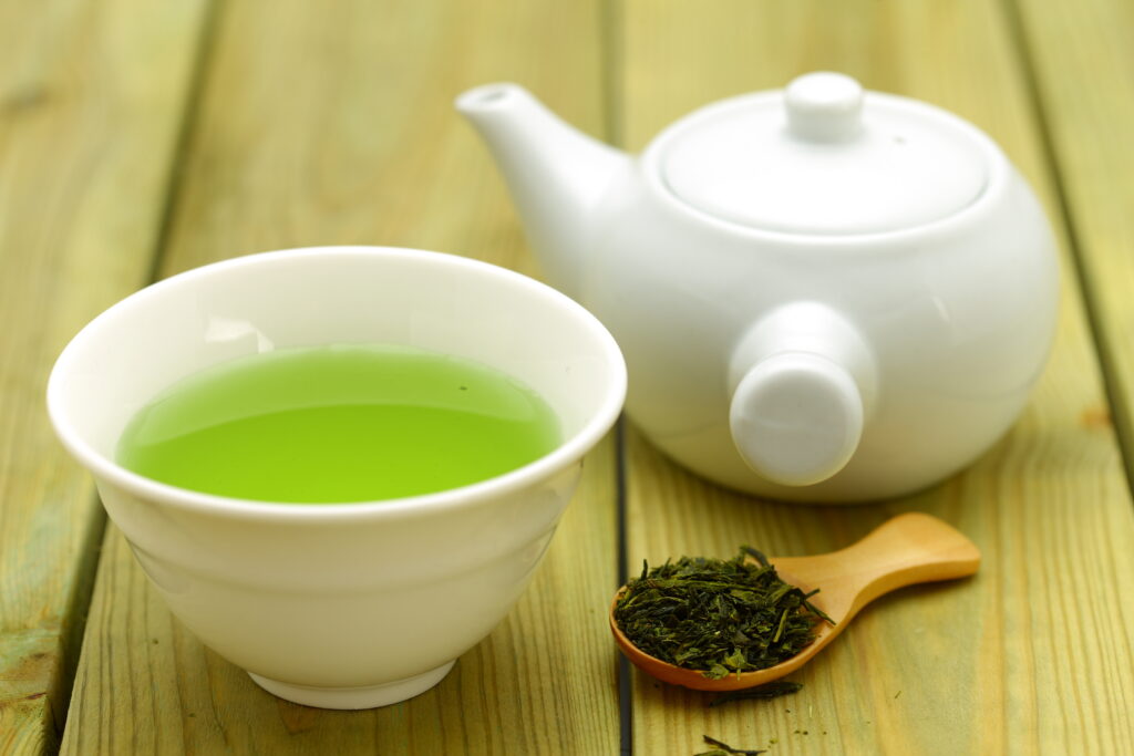 緑茶がシミ・そばかすに効く？ 効果的な飲み方・使い方