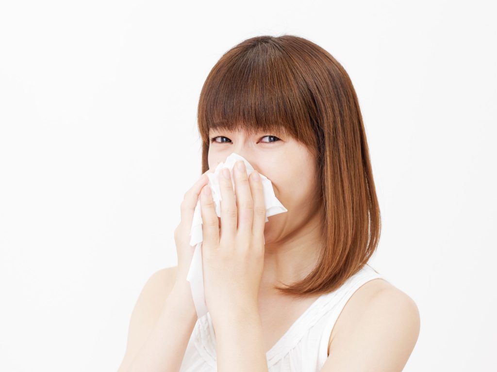 風邪ではないのに鼻水が止まらない……夏の鼻炎の原因3つ