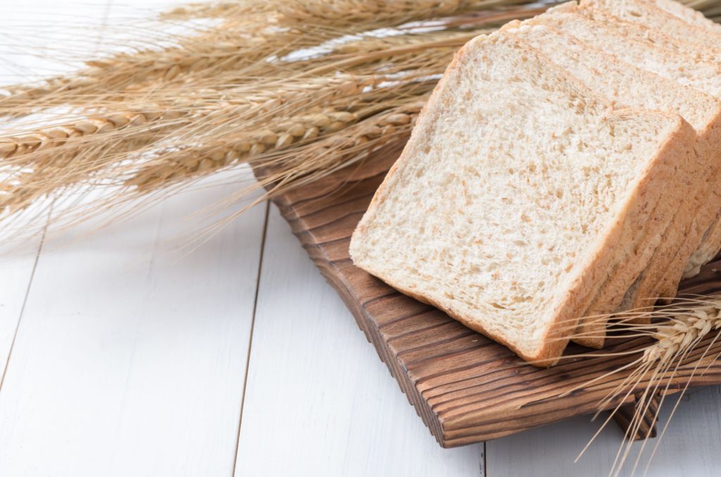 パンなどの「小麦食品」が肌荒れを引き起こすって本当なの？