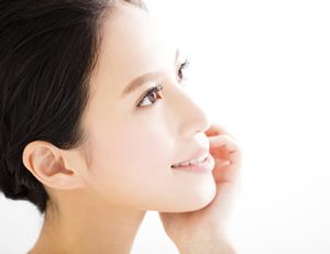 スッキリ小顔をget 丸顔解消エクササイズ マッサージ シロノクリニックの美容コラム Beauty Column 美容のスペシャリストがとっておきの美容情報をお届け