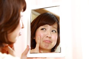 脂性肌の原因は食生活? 脂性肌を改善する食生活とは?