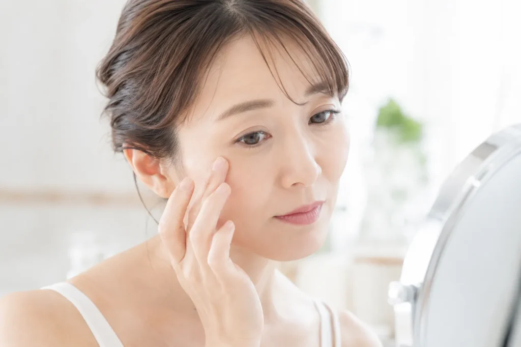 目元のシワを改善するには｜美容皮膚科クリニックが教える、原因別の正しいケア 